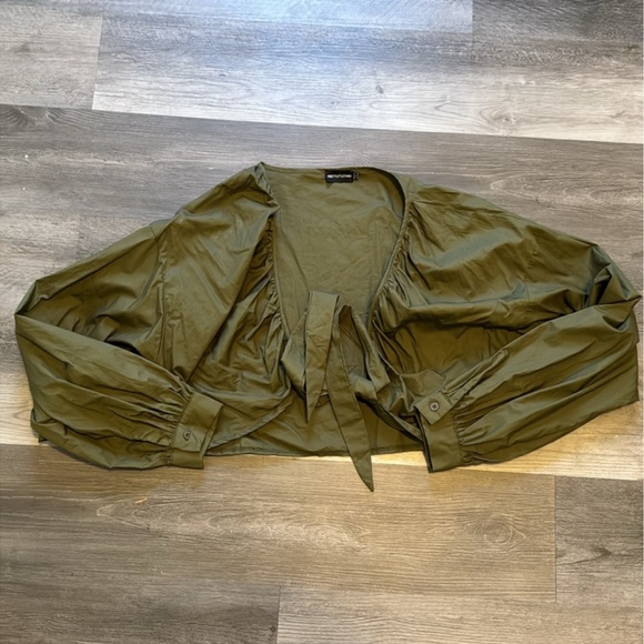 Front Tie Crop Top - Picture 5 of 10